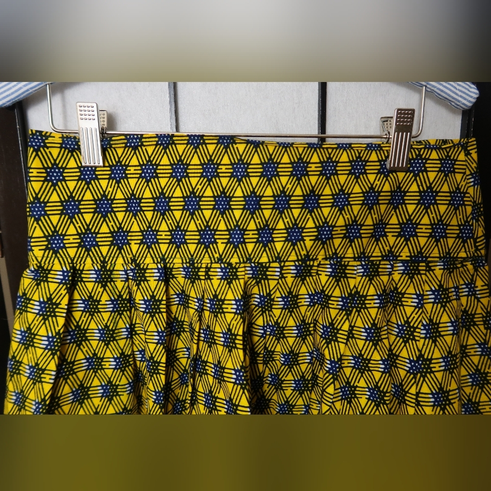 Geometric Patterned Yellow And Black Pleated Mini… - image 5